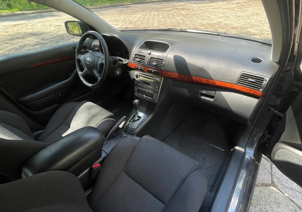 Toyota Avensis cena 13400 przebieg: 262000, rok produkcji 2004 z Stargard małe 22